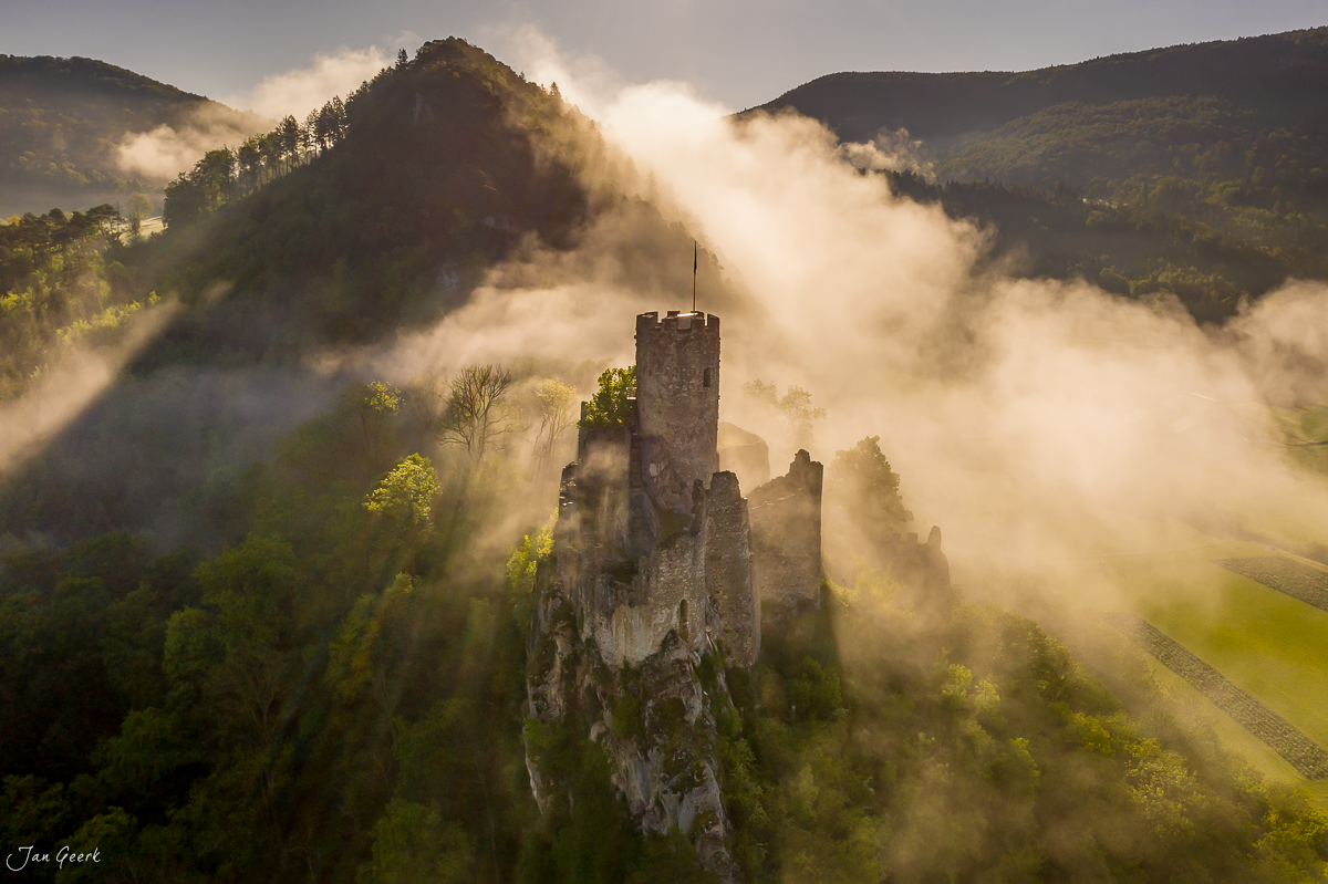 Burg in den Wolken