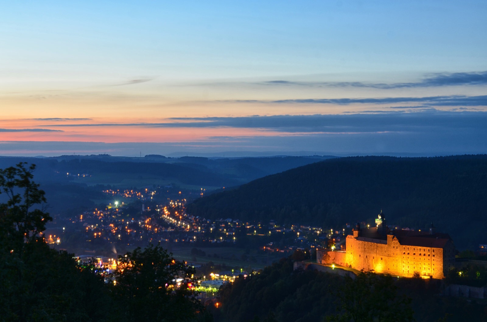 Burg in der Dämmerung