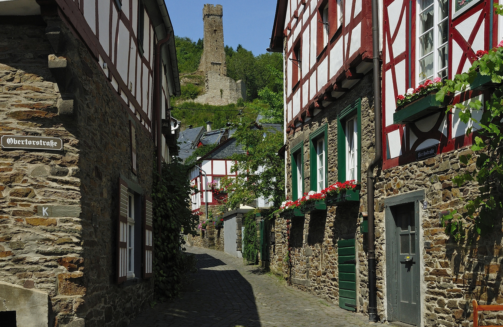 Burg in Monreal