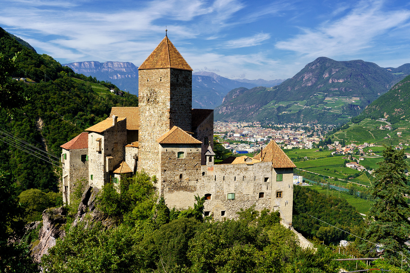 Burg Karneid...