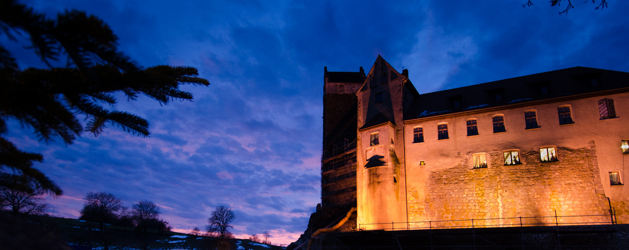 Burg Katzenstein zur Blauen Stunde