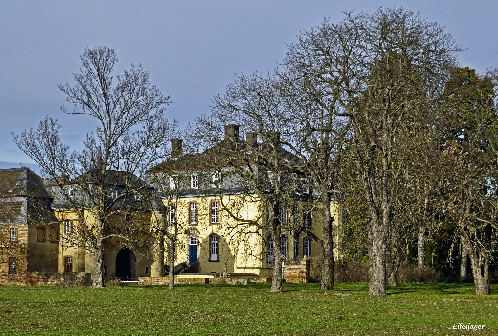 BURG KLEINBÜLLESHEIM