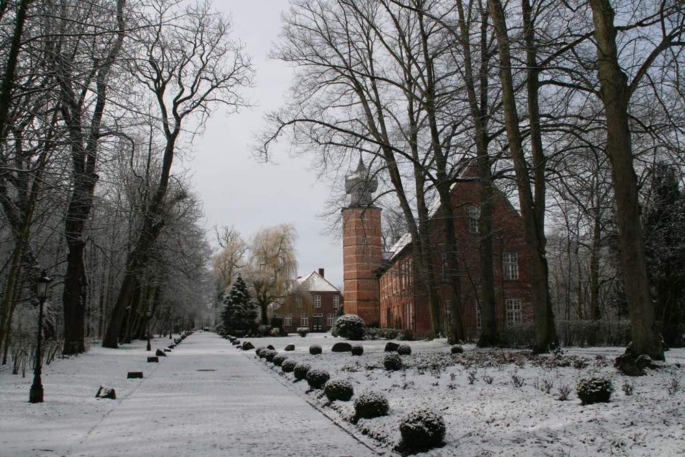 Burg Knyphausen im Winter