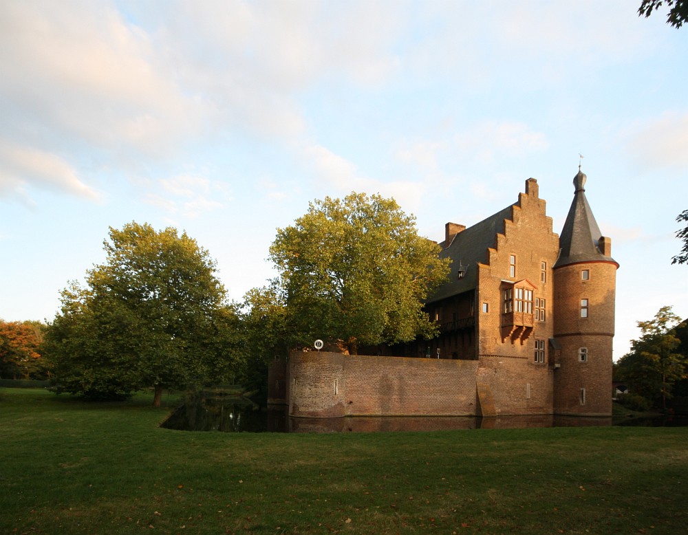 Burg Konradsheim ...