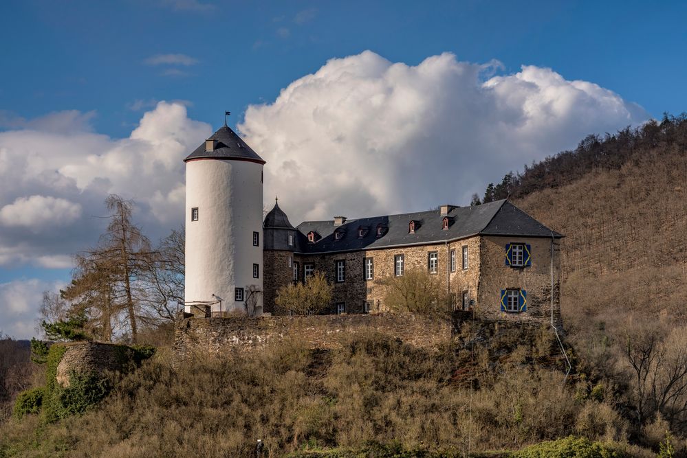 *Burg Kreuzberg am Ahrsteig*