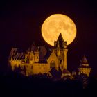 Burg Kreuzenstein bei Vollmond