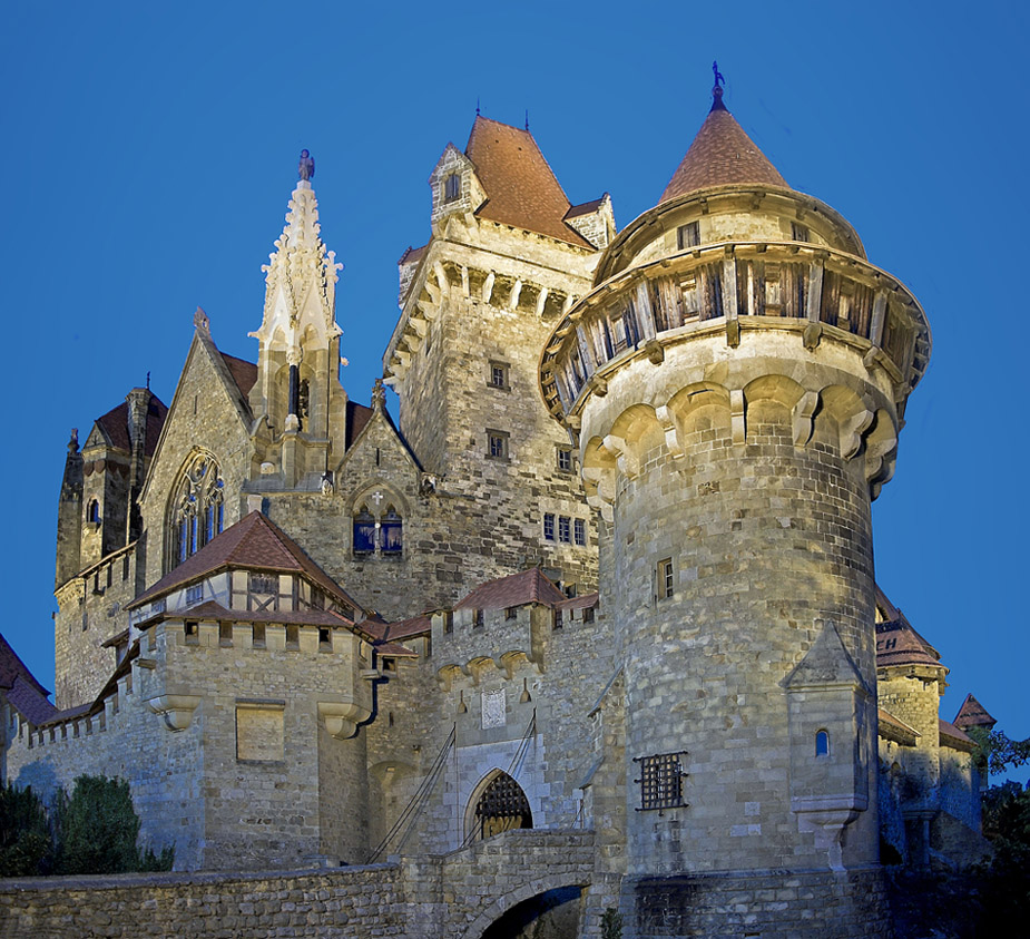 Burg Kreuzenstein zur blauen Stunde