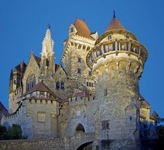 Burg Kreuzenstein zur blauen Stunde