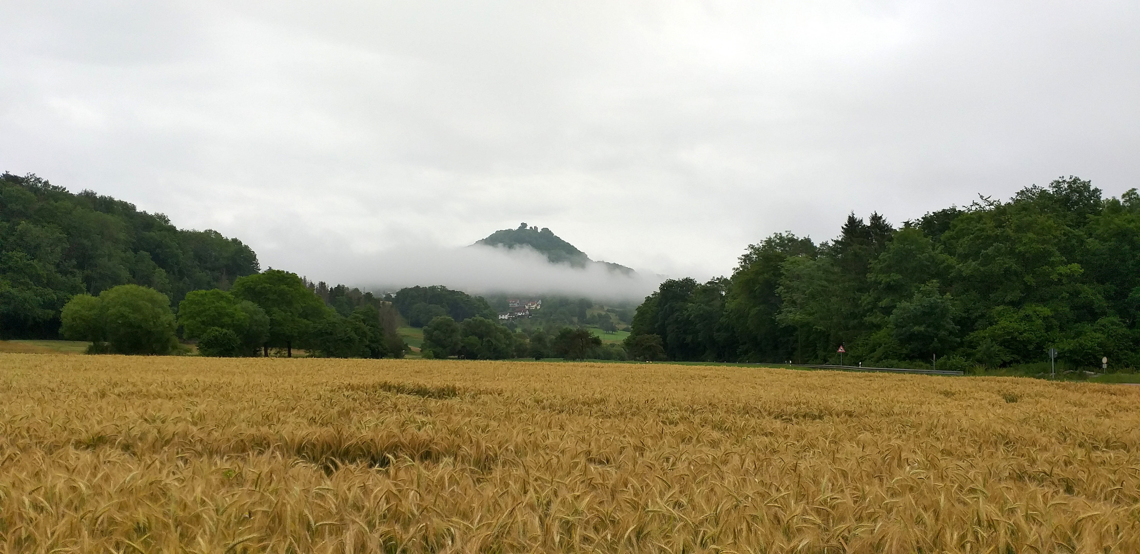 Burg Ku?ssaburg eingetaucht in Wolken