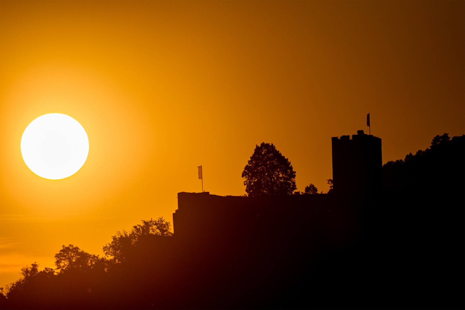 Burg Landeck  Sonnenuntergang Silhouette