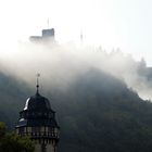 Burg Landshut im Morgennebel