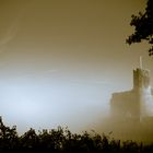 Burg Landshut im Nebel