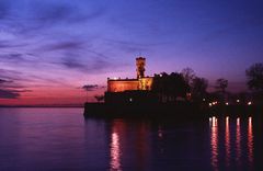 Burg Langenargen am Bodensee am Abend.