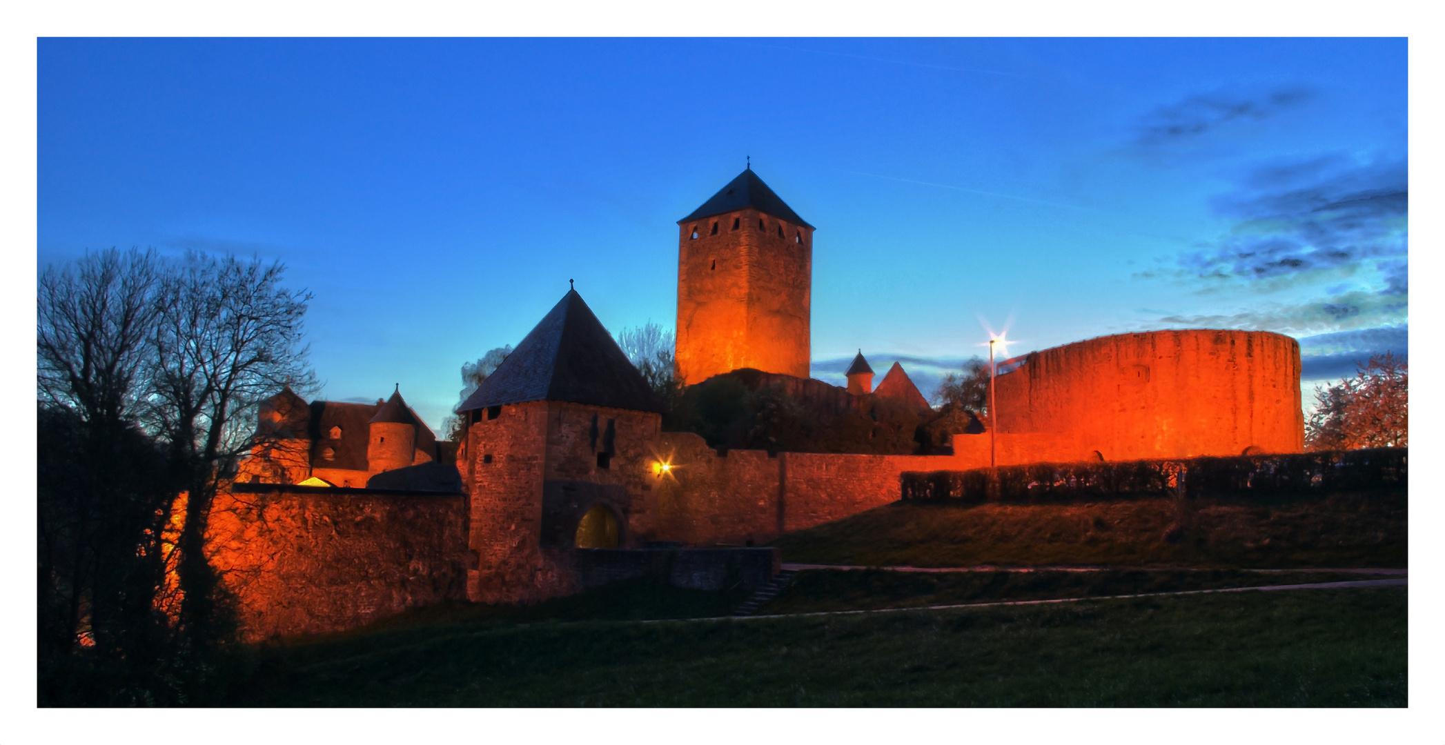 "Burg Lichtenberg zur blauen Stunde" Foto & Bild architektur