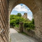 Burg Liebenstein durch Burgtor Sterrenberg