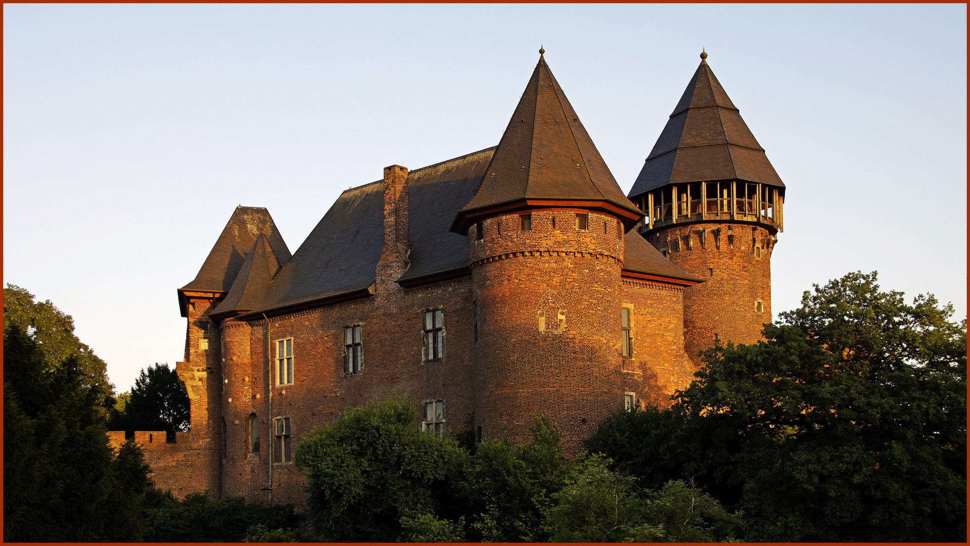 Burg Linn im Abendlicht