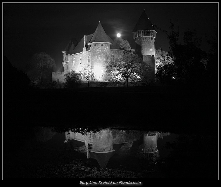 Burg Linn im Mondschein