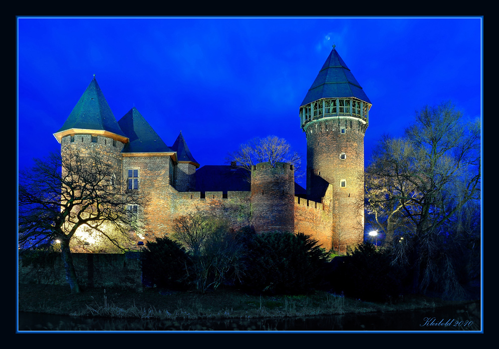 Burg Linn in Krefeld (1) - (reloaded)