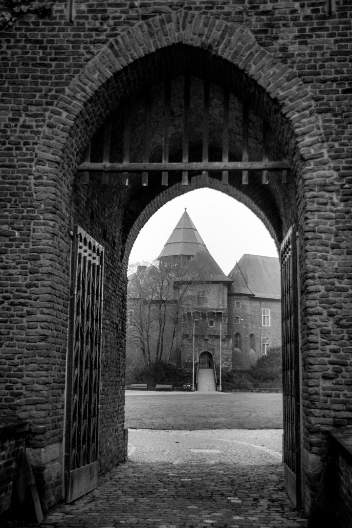 Burg Linn - schwarz /weiß 