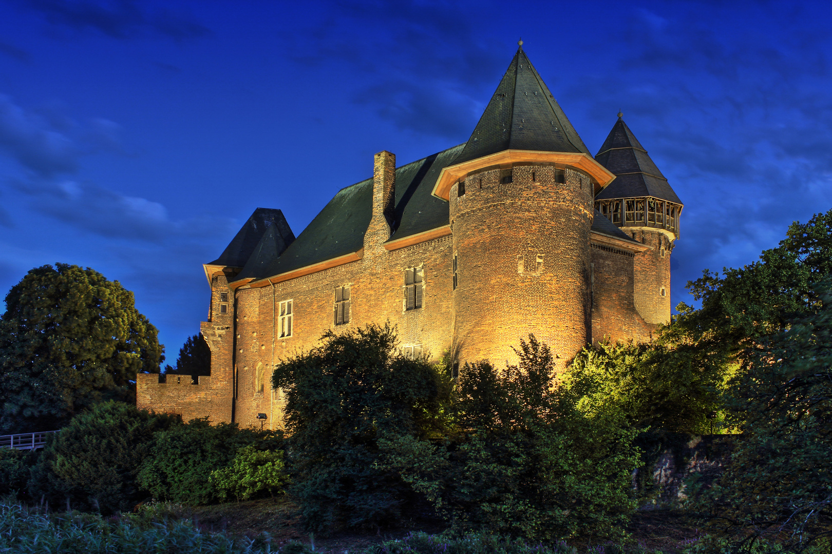 Burg Linn zur blauen Stunde