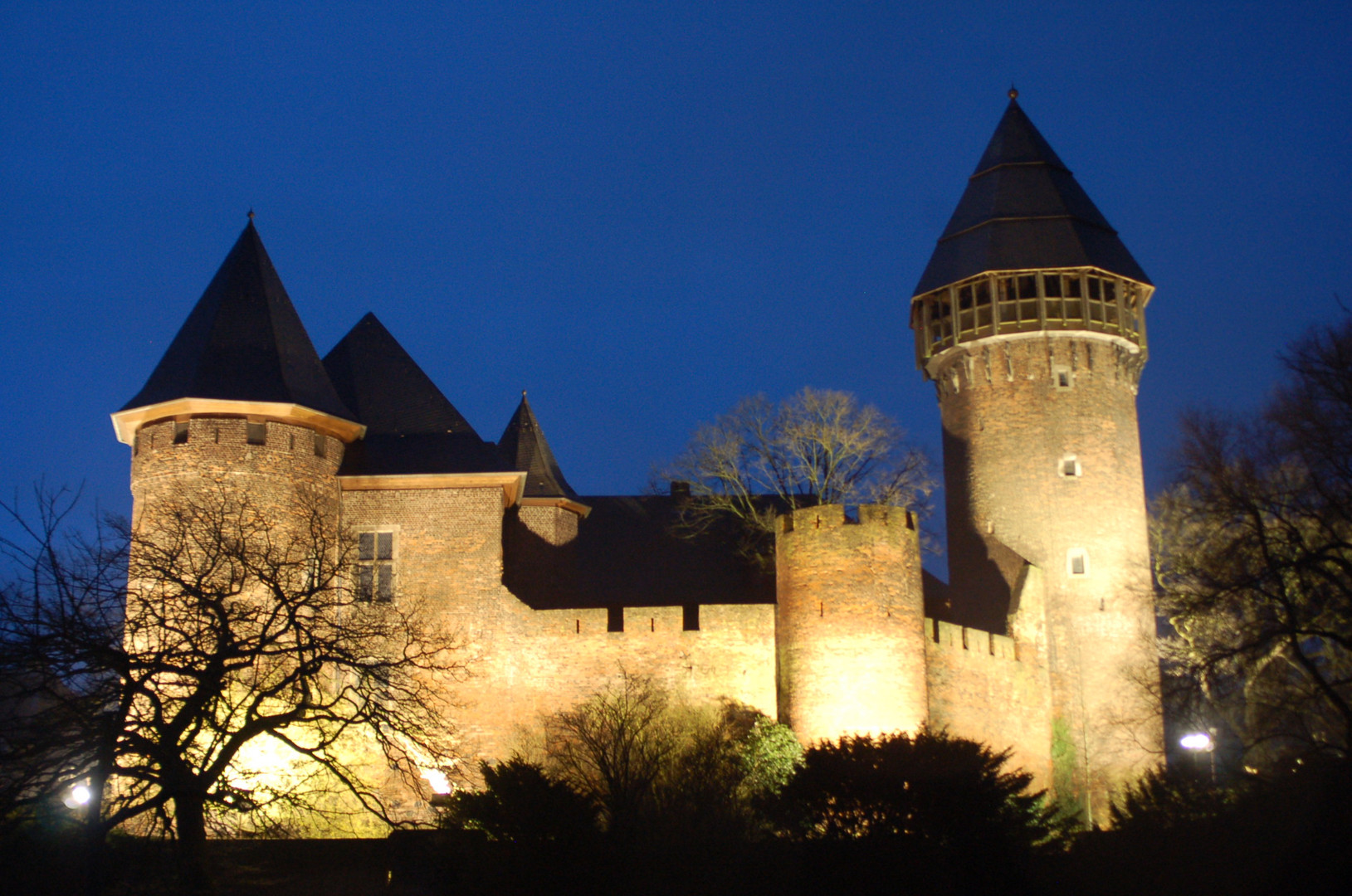 Burg Linn zur blauen Stunde