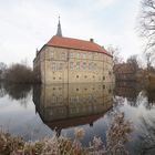 Burg Lüdinghausen gespiegelt.