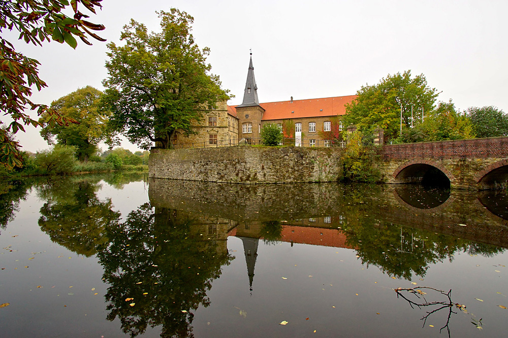 Burg Lüdinghausen im Herbst.