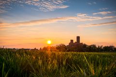 Burg Münzenberg im Sonnenuntergang  