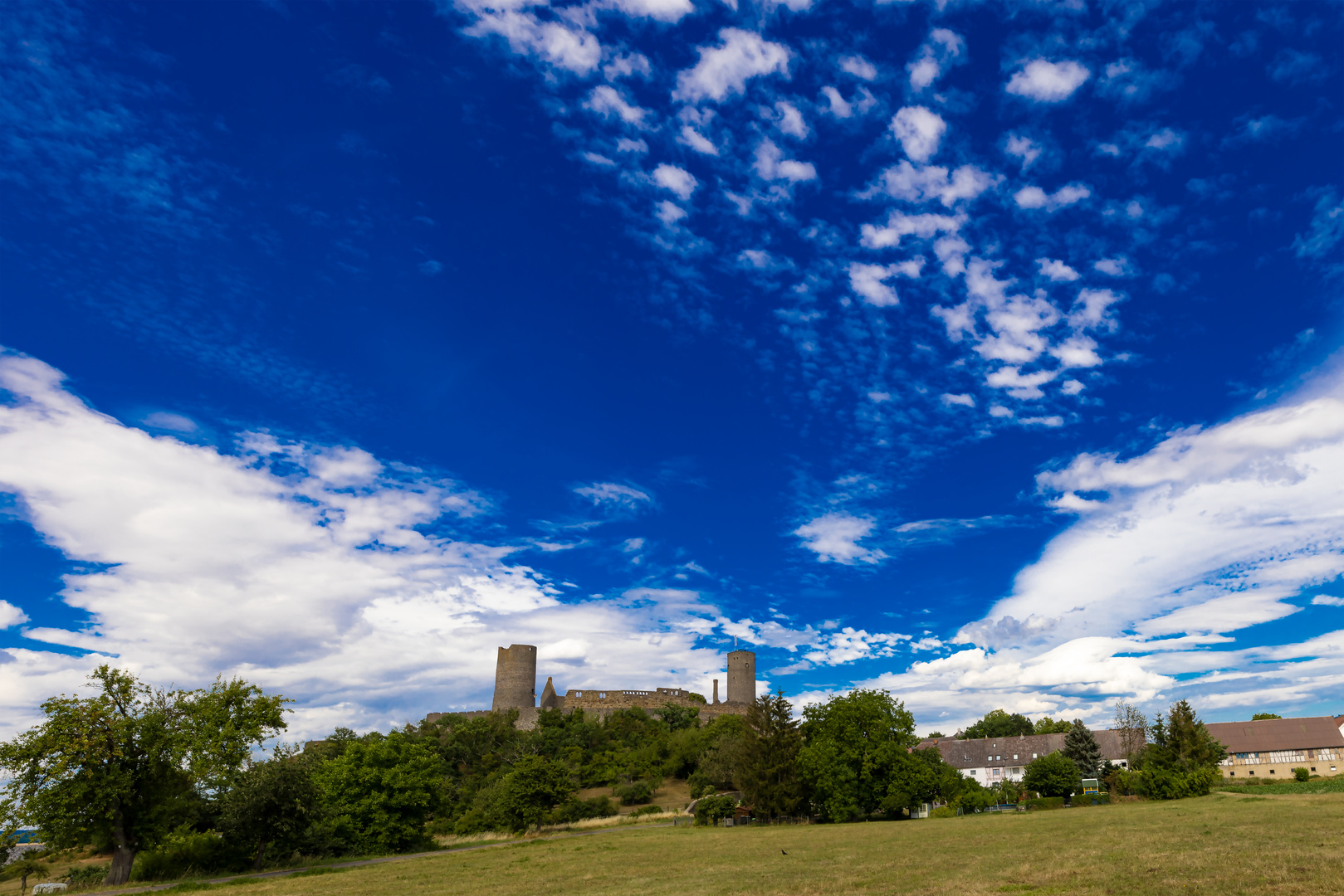 Burg Münzenberg im Wolkenzauber