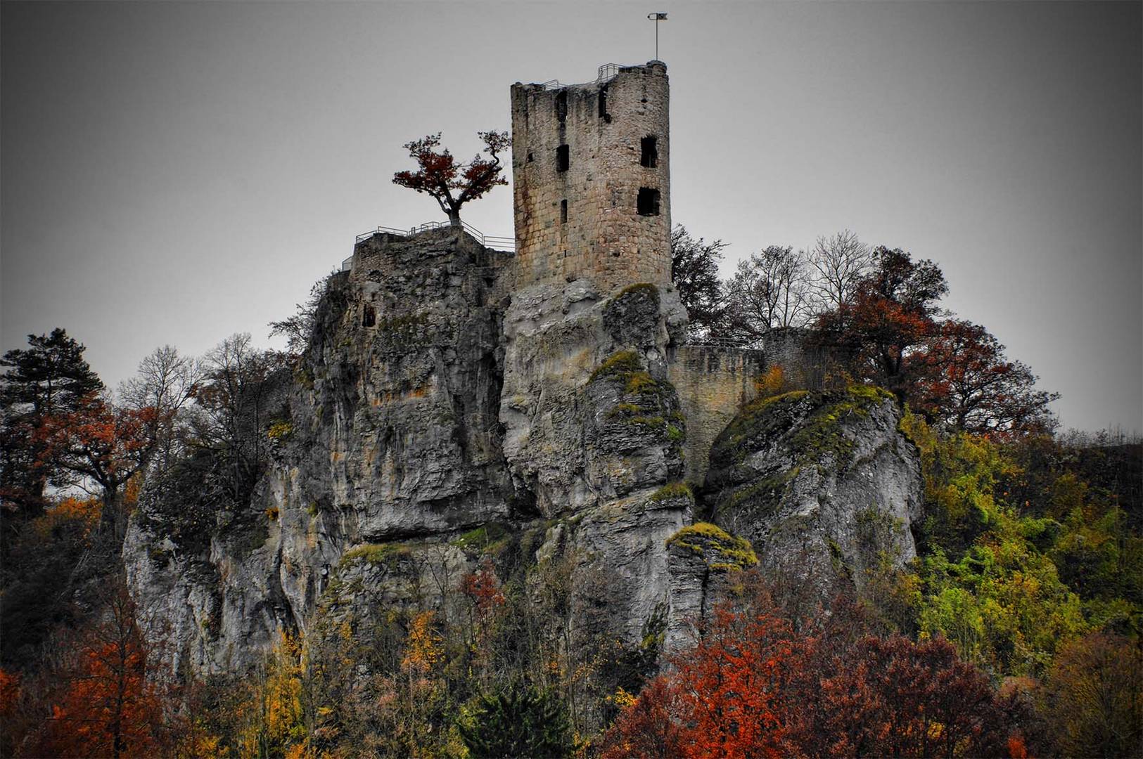 Burg Neideck im Spätherbst