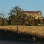 BURG NEULENGBACH IN DER HERBSTLICHEN ABENDSONNE