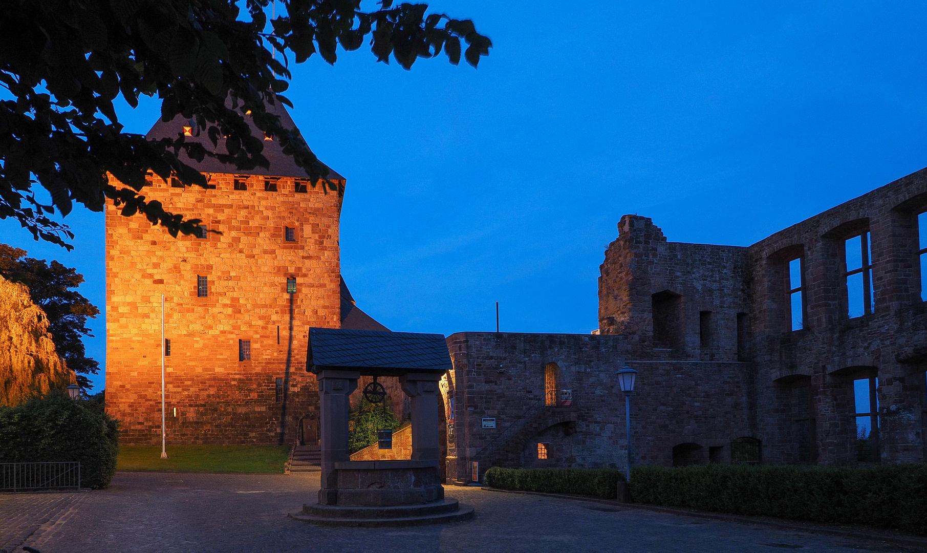 Burg Nideggen bei Nacht