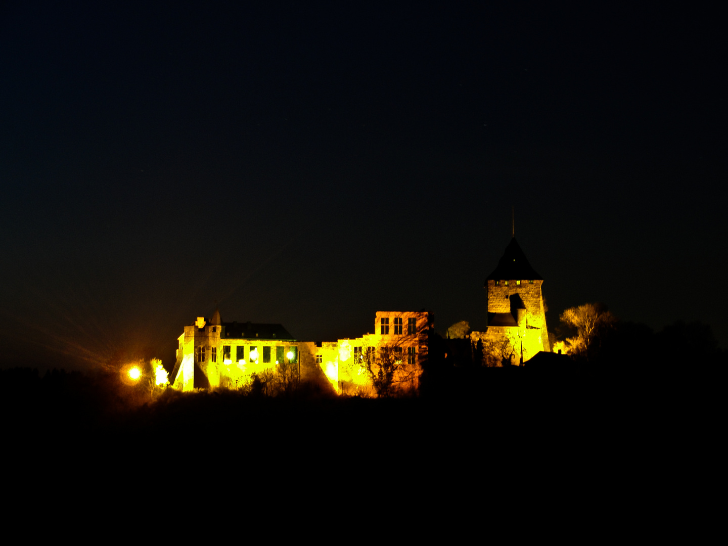 Burg Nideggen beleuchtet