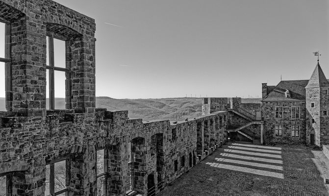 Burg Nideggen, Eifel (SW-Version)