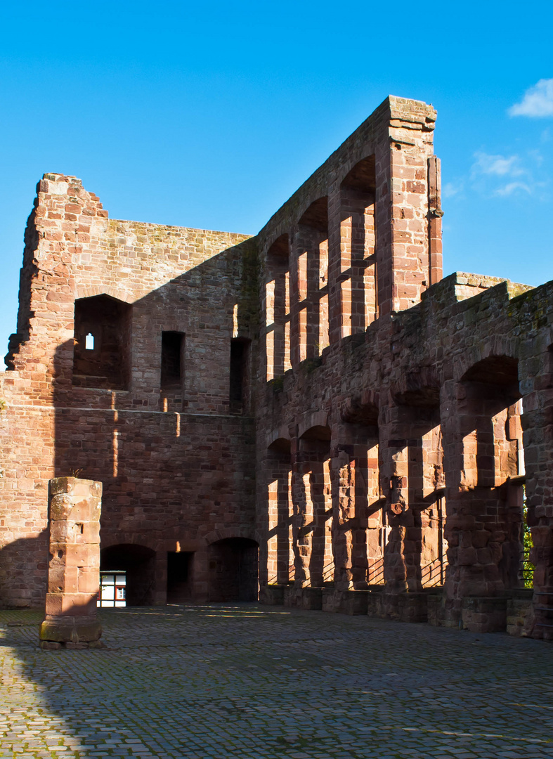 Burg Nideggen, Palas