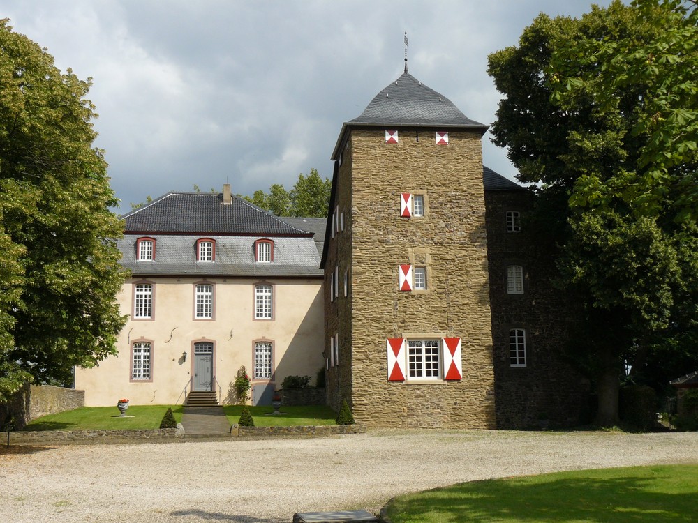 Burg Niederkasten-   holz