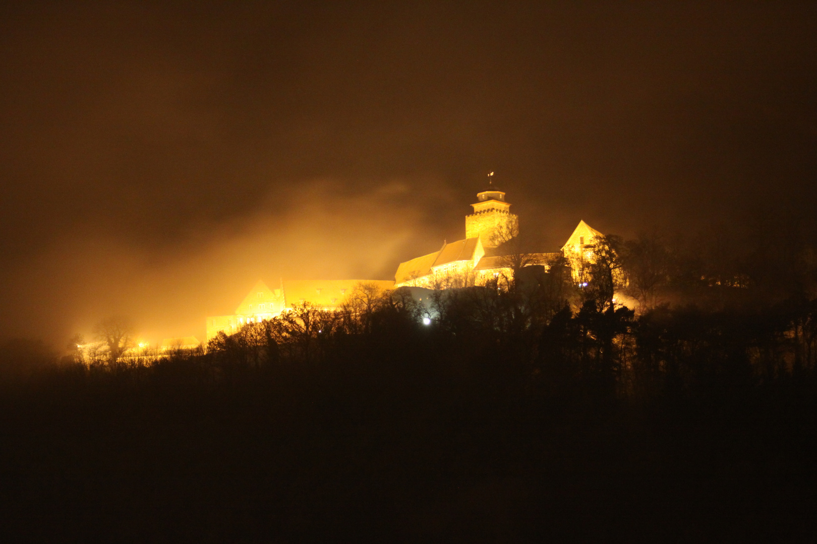 Burg on fire.