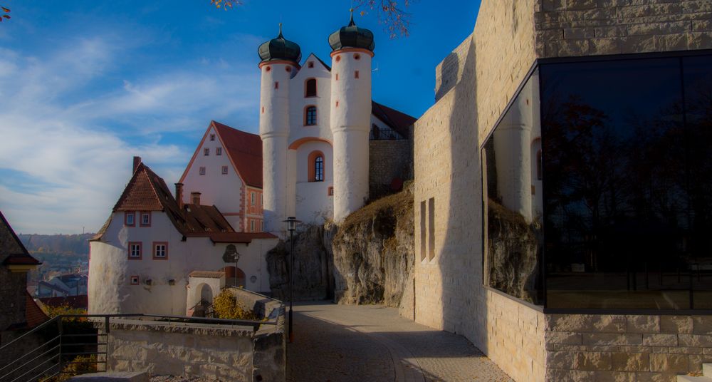 Burg Parsberg im Herbstlicht