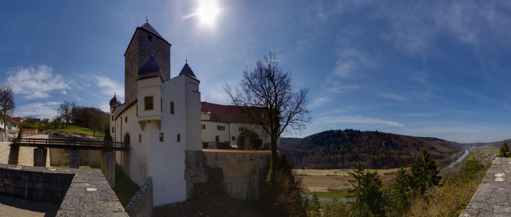 Burg Prunn mit Blick über das Altmühltal