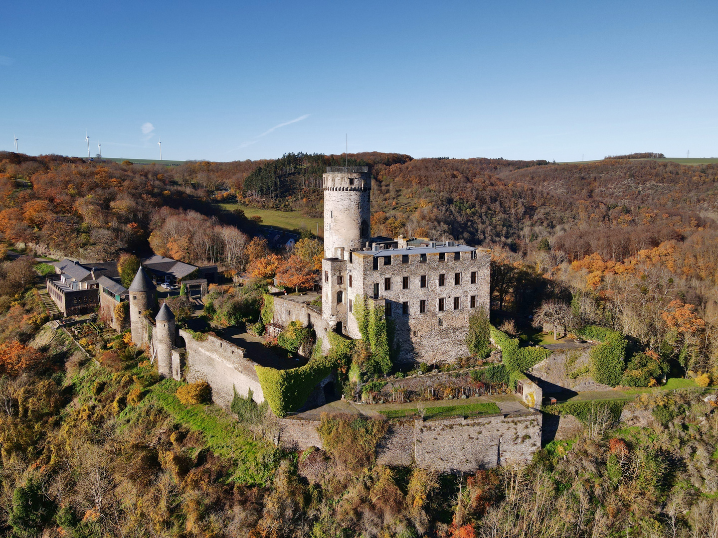 Burg Pyrmont im Herbstlicht