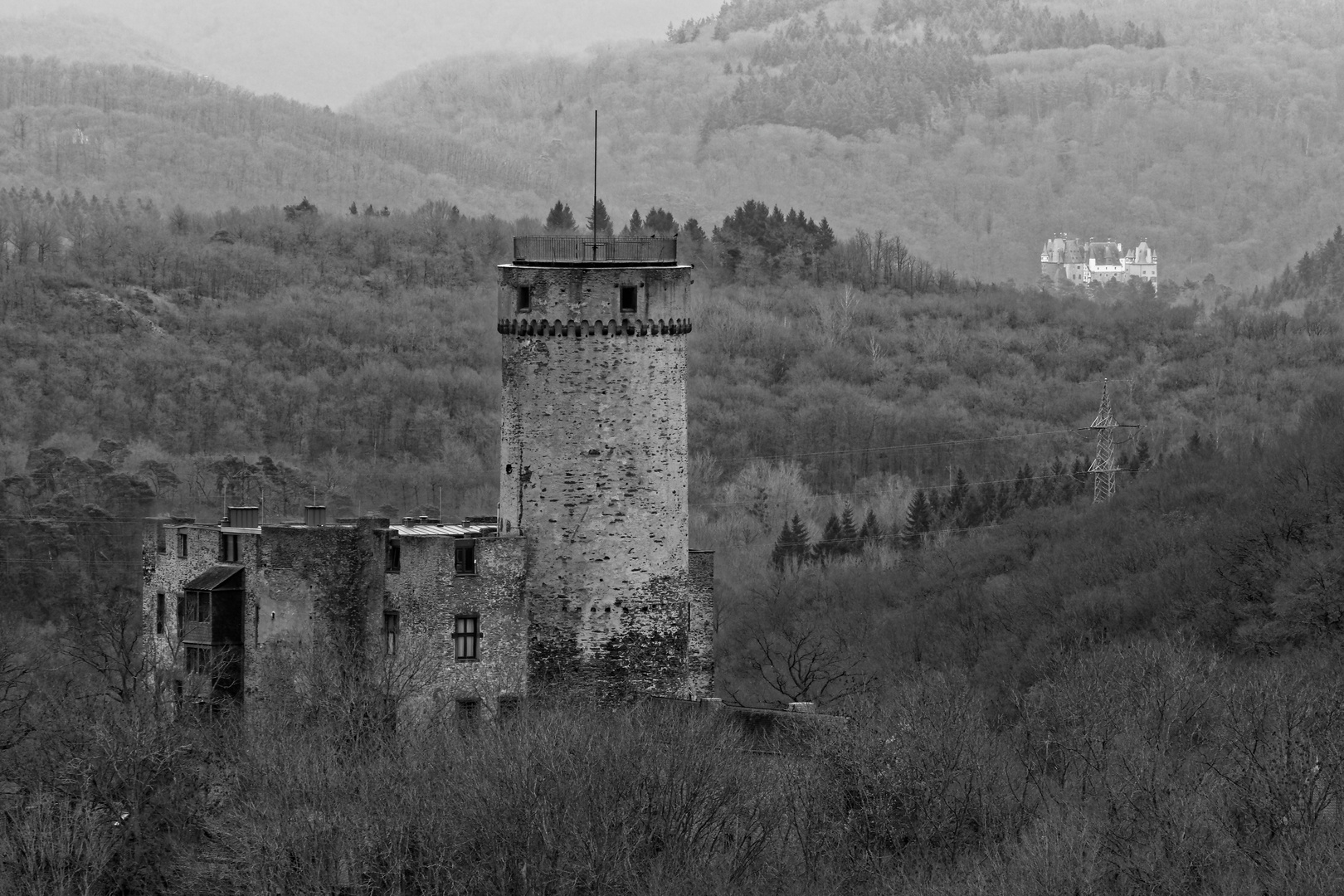 Burg Pyrmont und Burg Eltz