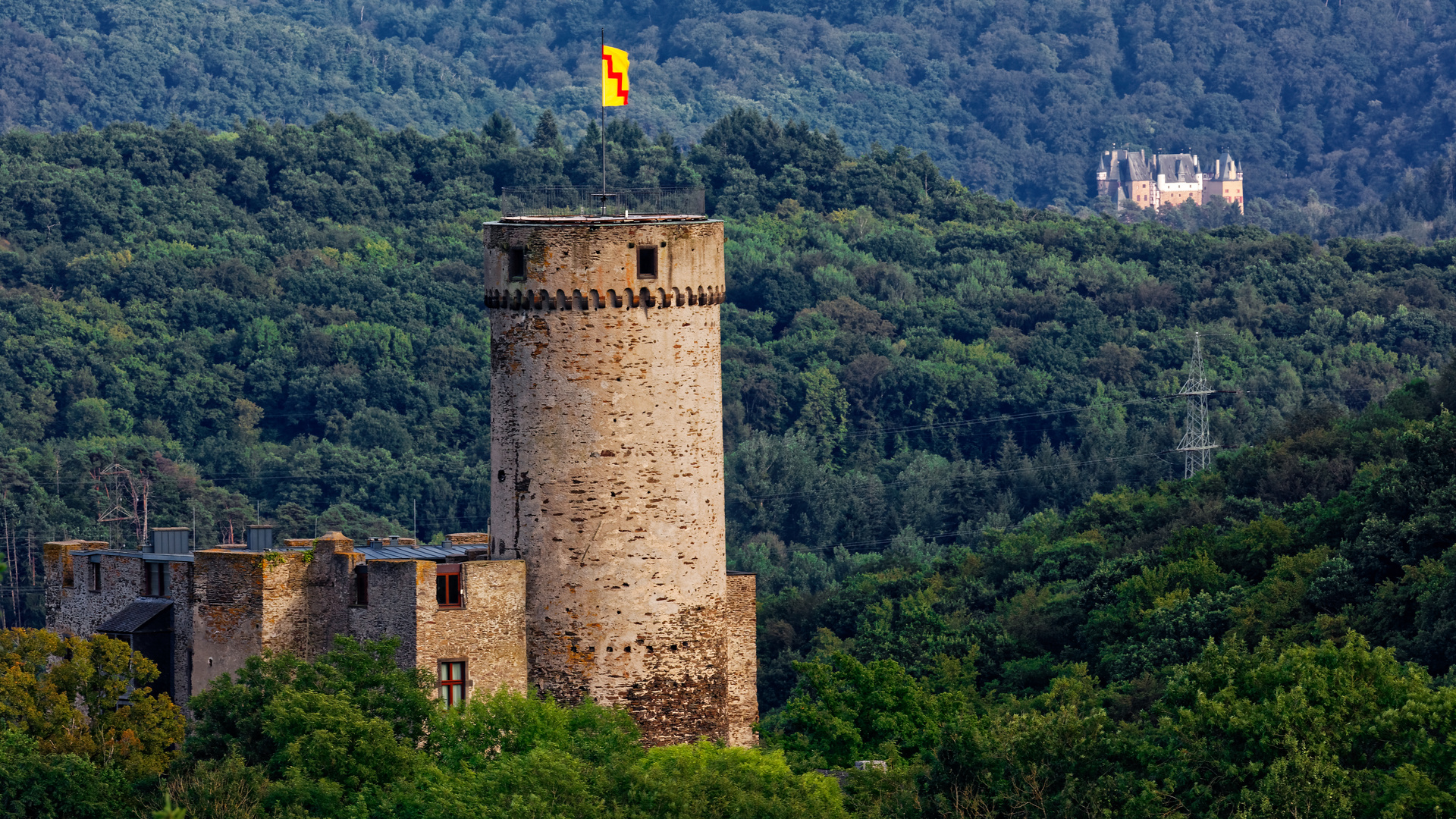 Burg Pyrmont und Burg Eltz im Abendlicht