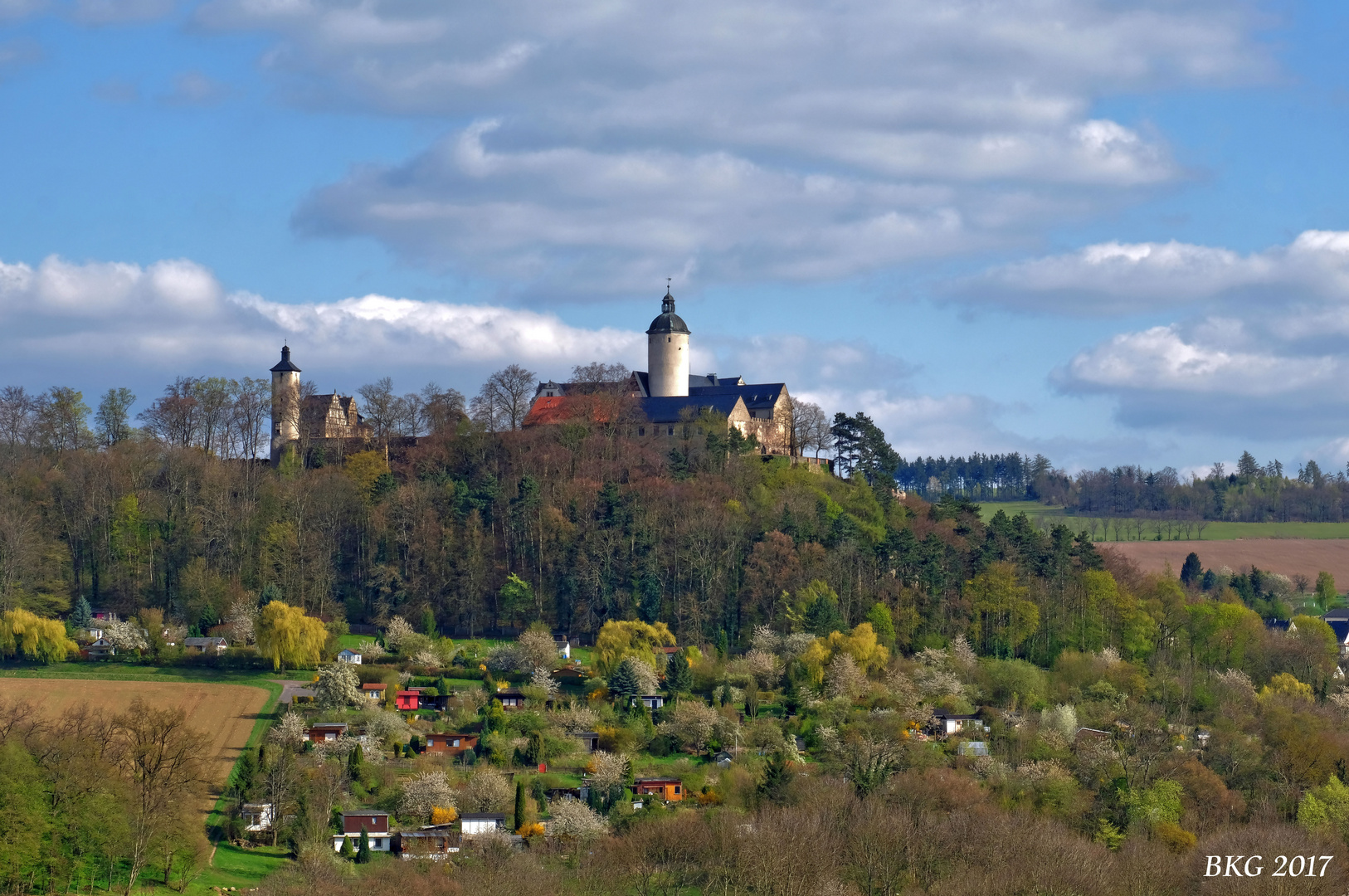 Burg Ranis im Aprilwetterwesel 