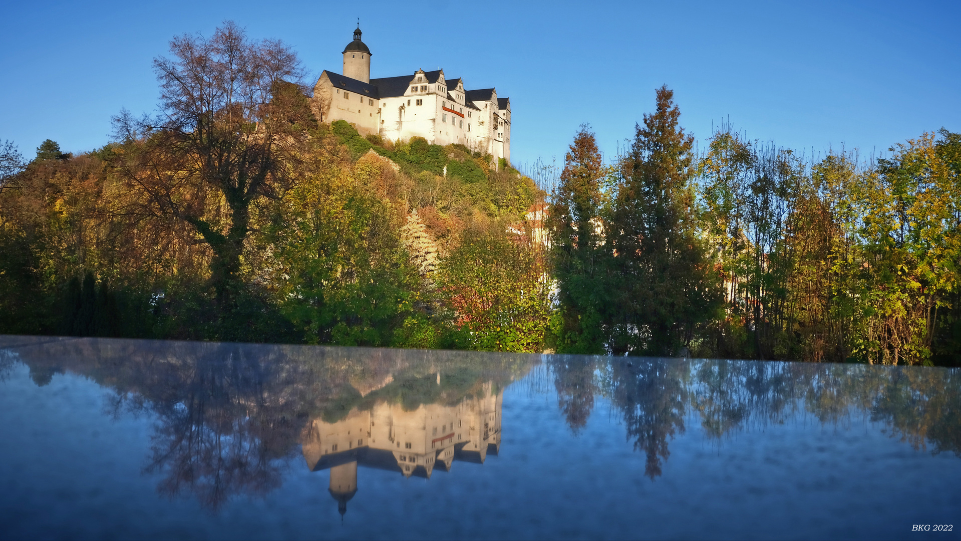 Burg Ranis im herbstlichen Spiegel 