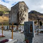 Burg Raron mit Friedhof