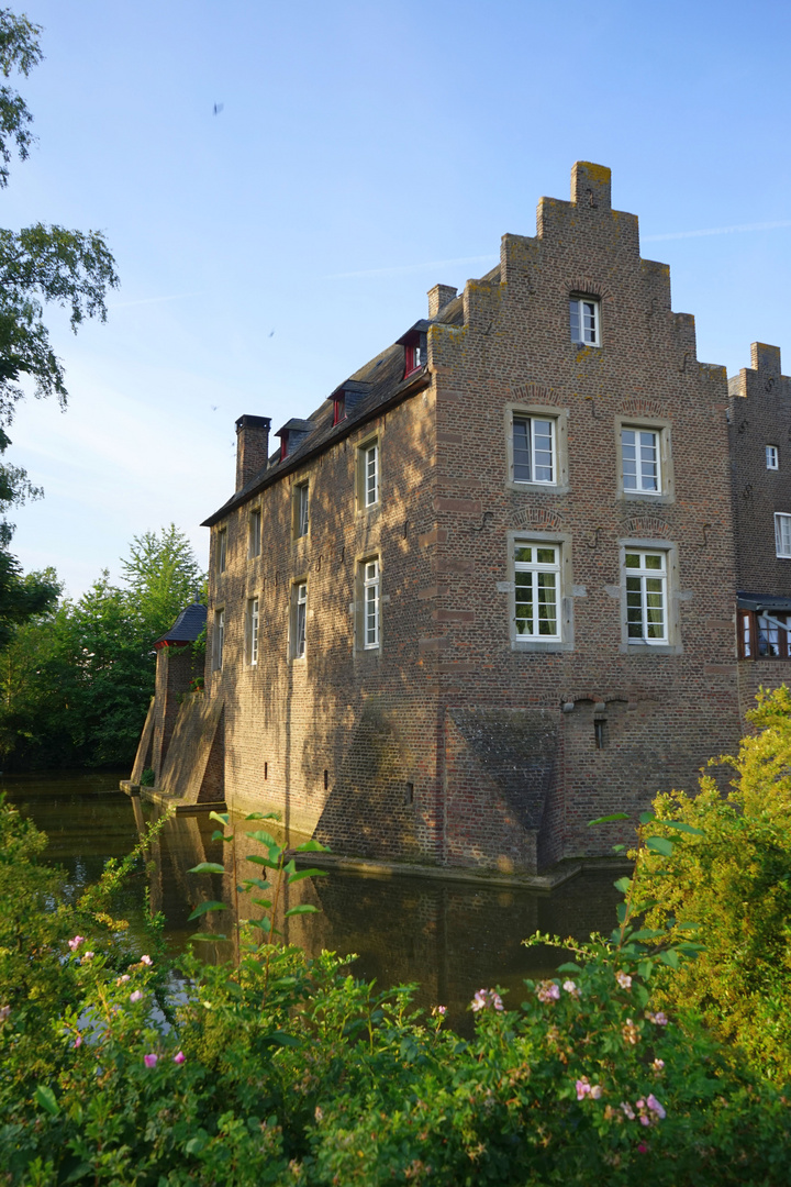 Burg Redinghoven In Friesheim Erftstadt Foto Bild Deutschland Europe Nordrhein Westfalen Bilder Auf Fotocommunity