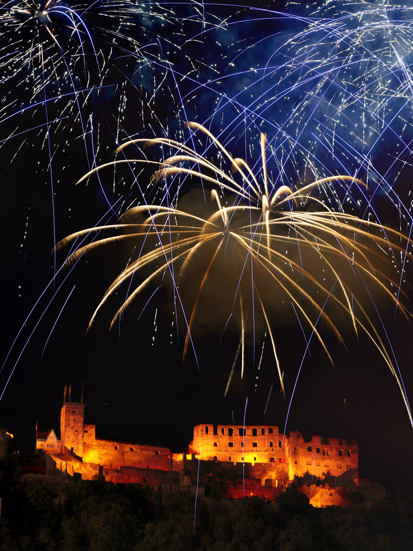 Burg Rheinfels in Flammen