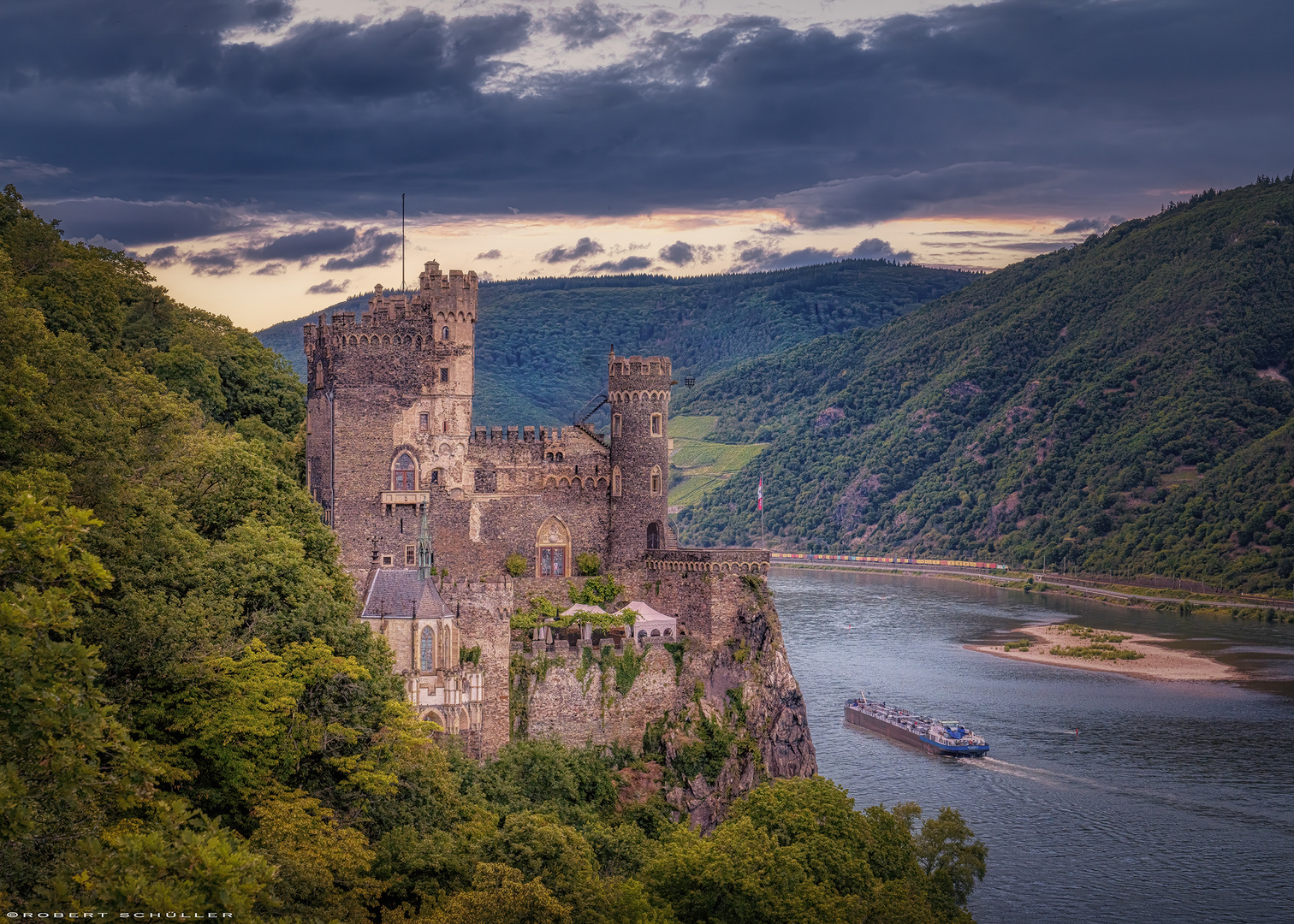 Burg Rheinstein: Ein Symbol der Romantik am Rhein.