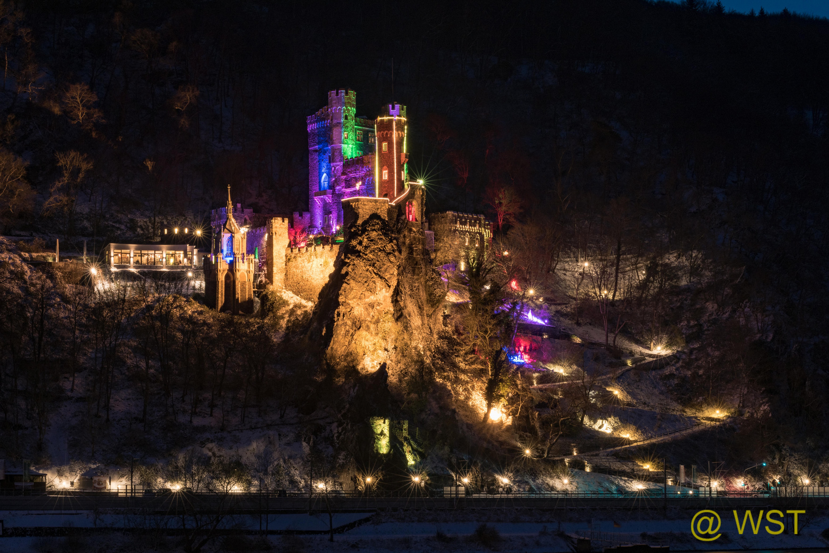 Burg Rheinstein und ALLEN frohe Weihnachten