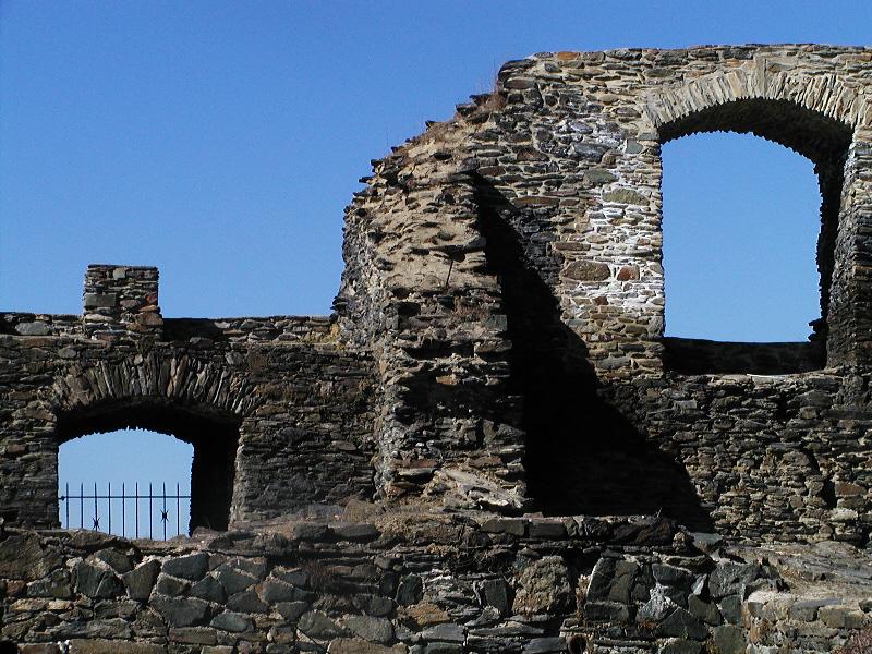 Burg-Ruine #1 von Katja Streitzig